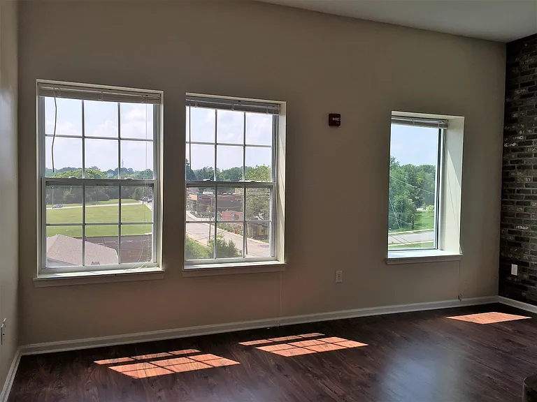Morton Grad Apartments — Photo 53