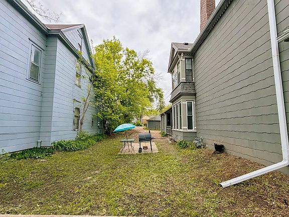 3rd image of 963 Minnehaha Ave E APT 1