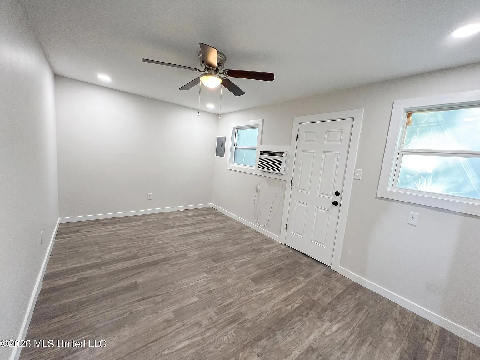 3 bed, 3.0 bath, 1551 sqft, $900 — Photo 4