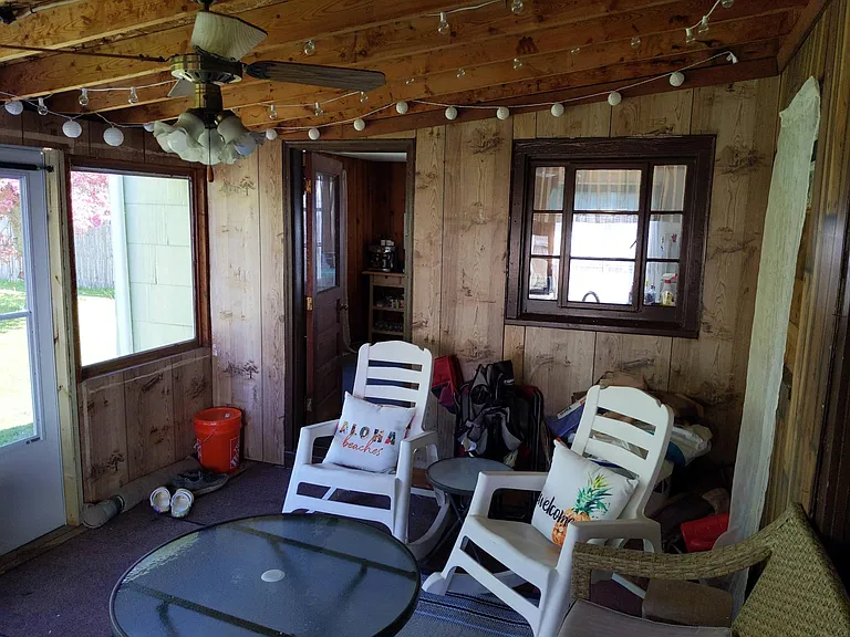 3-season sunporch - Entertaining space, or space for relaxation with a nice book.