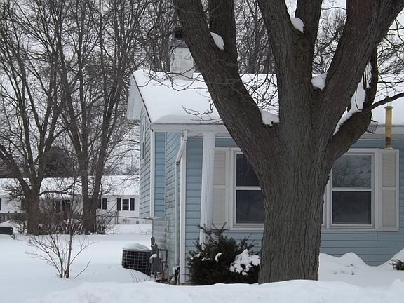 3rd image of 2240 Moonrise Ct
