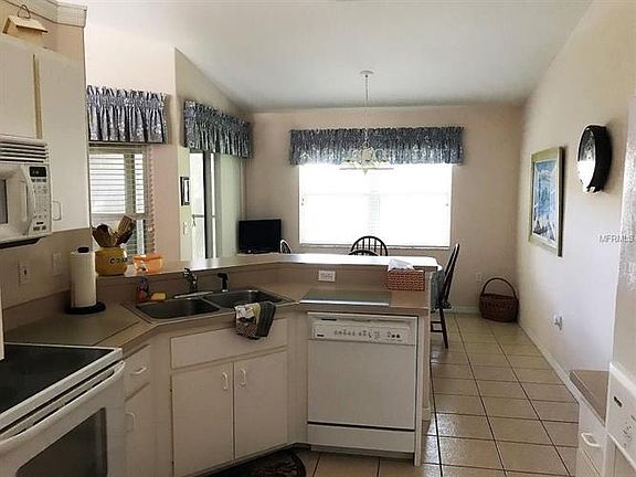 5th image of 805 70th Dr E