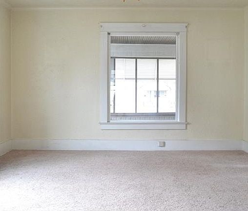 3rd image of 359 Charles Ave SE