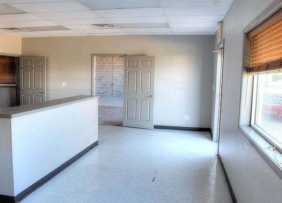 4th image of 500 E Parrish Ave