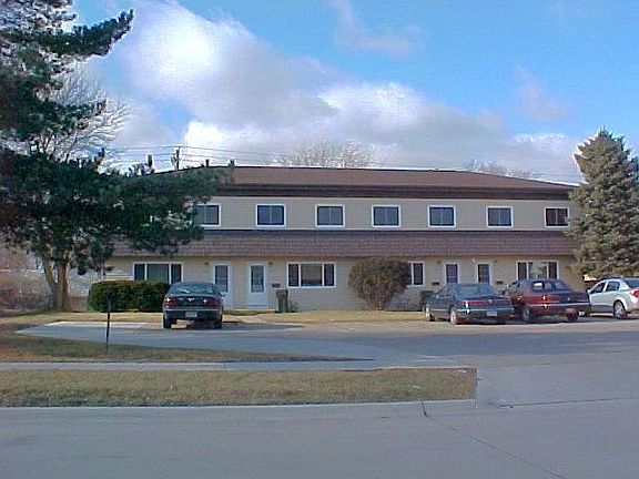 5th image of 2421 Royal Dr