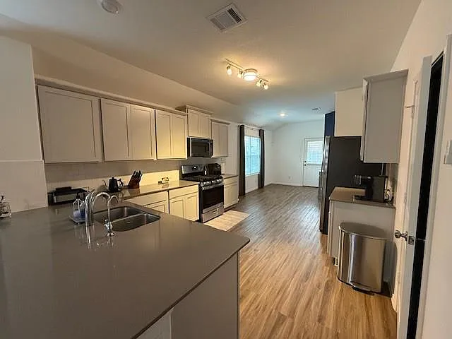 204 Longbridge Dr — Photo 5