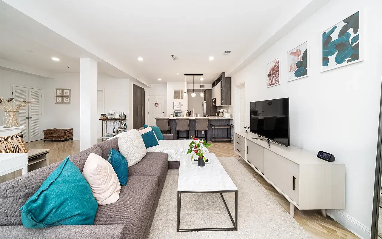 2 bed, 1243 sqft, $5,000 — Photo 3