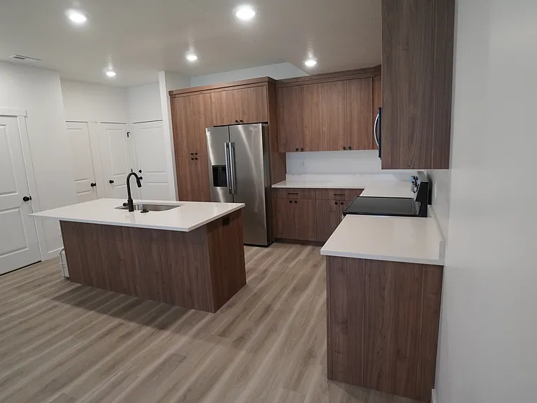 977 S Swoop Dr — Photo 2