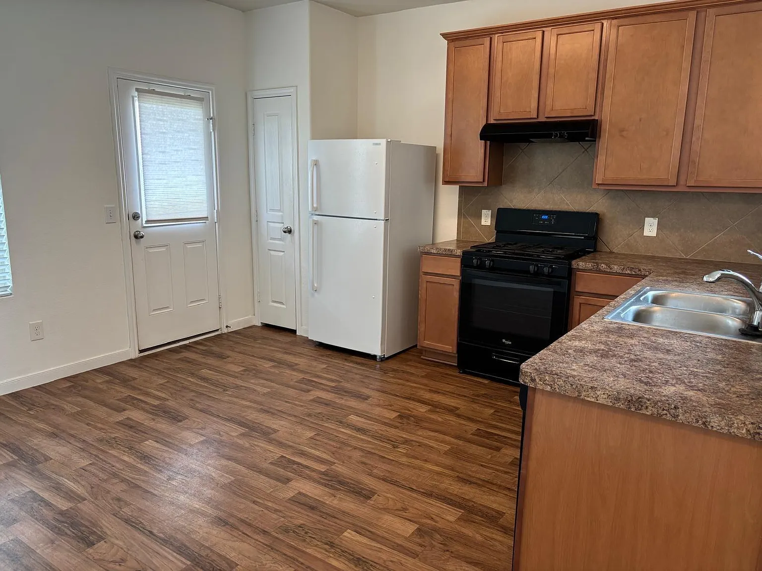 3 bed, 2.0 bath, 1313 sqft, $1,850 — Photo 3