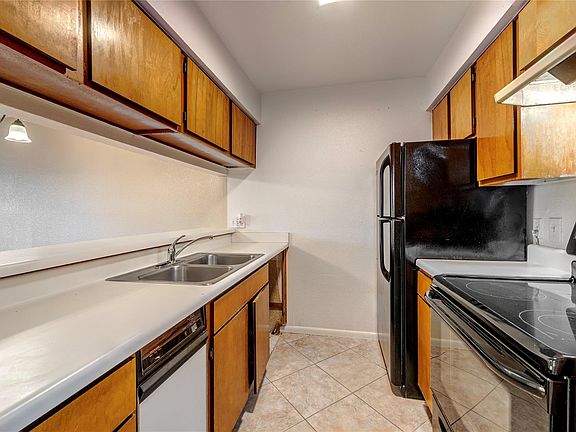 4th image of 3005 Walnut Bend Ln APT 12