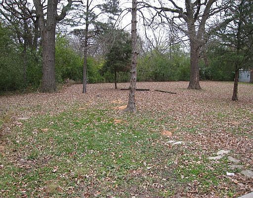 1st image of 229 Oakwood Dr