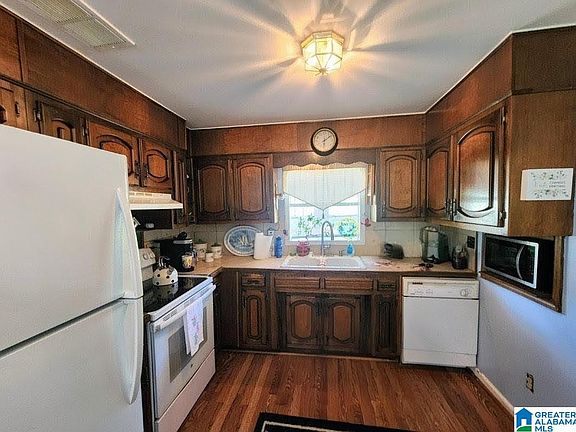 3rd image of 112 Cedar Ln