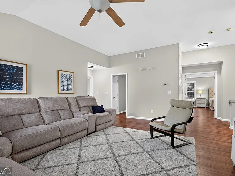 323 Revolution Dr — Photo 25