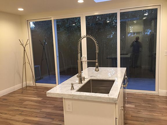 2nd image of 4540 Vista St #1