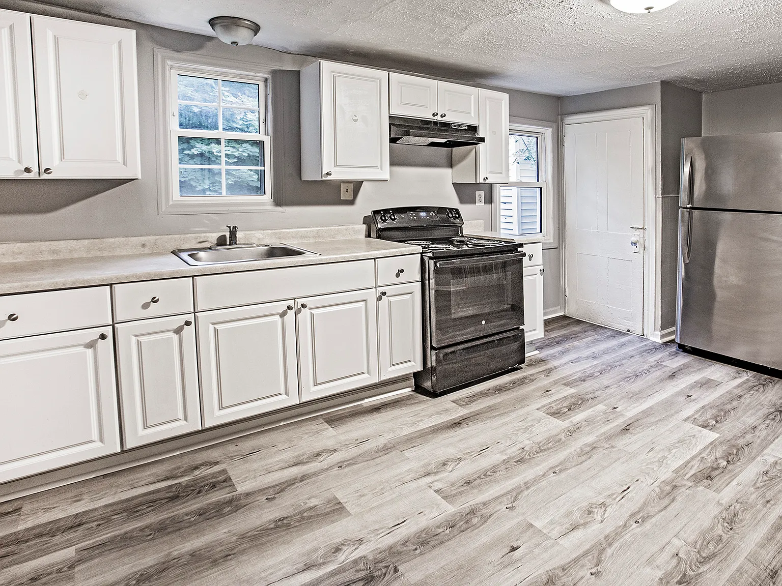 100 w Broad St - 3 — Photo 3
