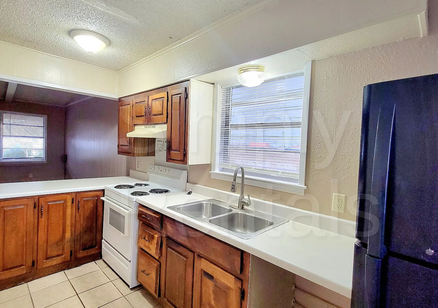 400 Bill Bradford Road — Photo 3