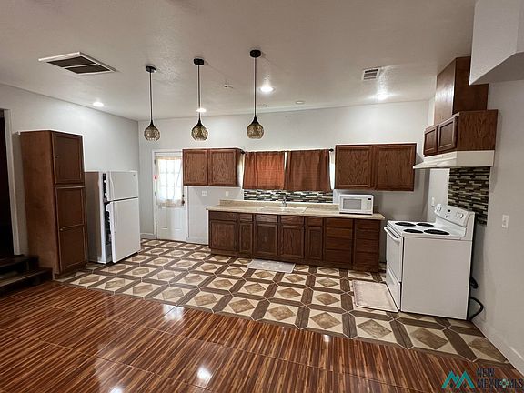 4th image of 313 N 8th St