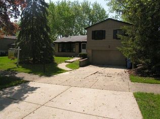 1755 E Carib Ln, Mount Prospect, IL 60056