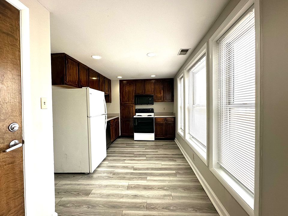 Foyer, Kitchen