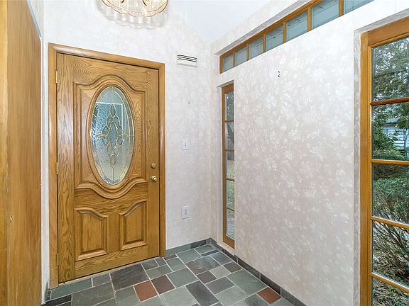 3rd image of 161 Brooksite Dr