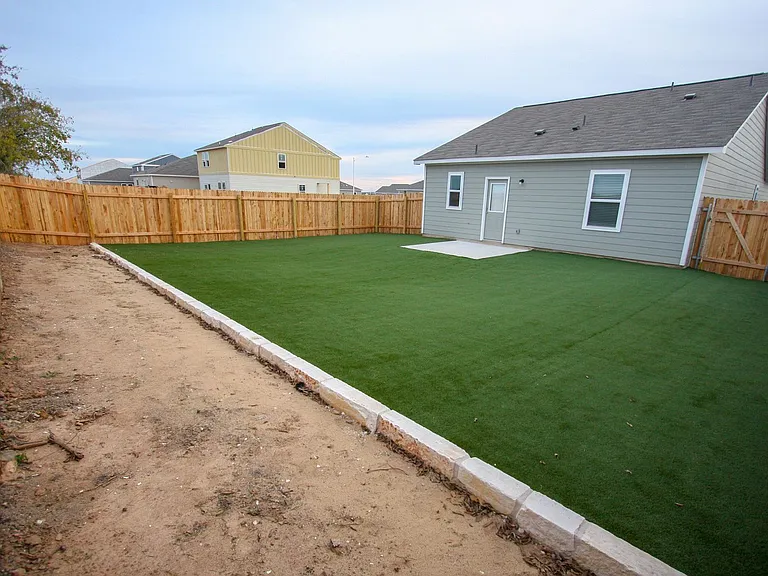 6416 Routenburn St — Photo 20