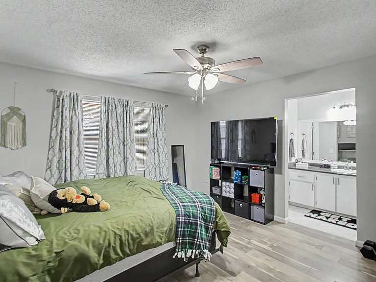 703 Woods Ct — Photo 13