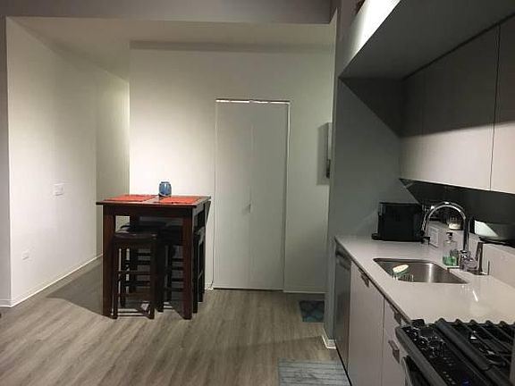 4th image of 2210 N Washtenaw Ave Unit 309