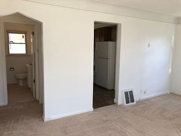 4th image of 26286 Powers Ave