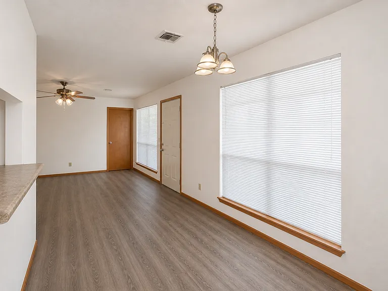 Willow Creek Apartments — Photo 42