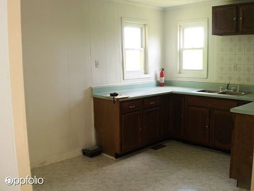 3rd image of 3410 Coram St