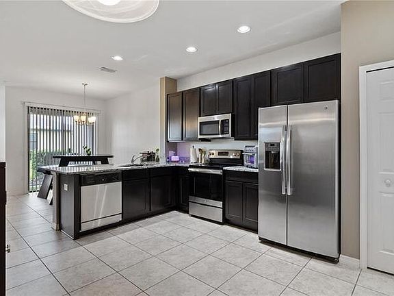 3rd image of 2479 Seven Oaks Dr