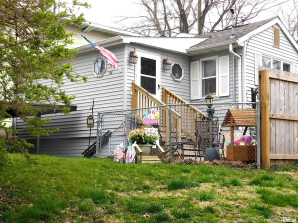 16215 Camaron Ave, Petersburg, IL 62675