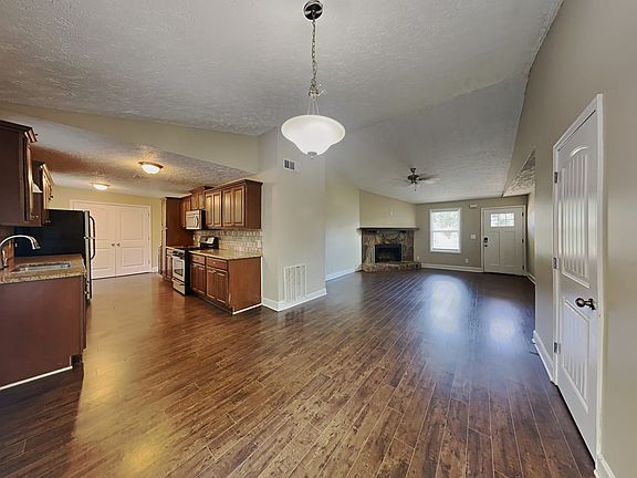 4th image of 144 Apple Valley Dr