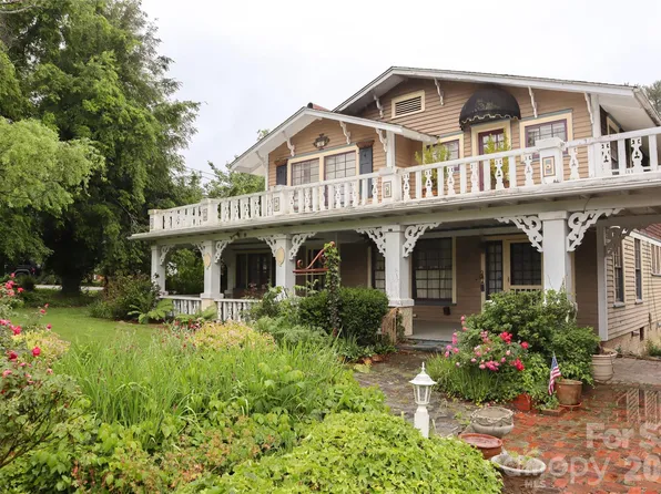 317 Courtland Blvd, Hendersonville, NC 28791
