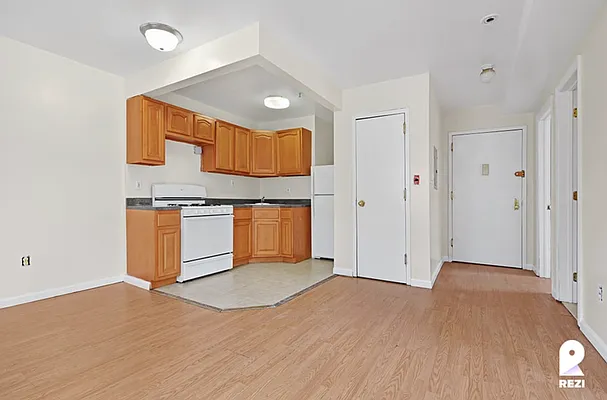 Rented by REZI | media 2