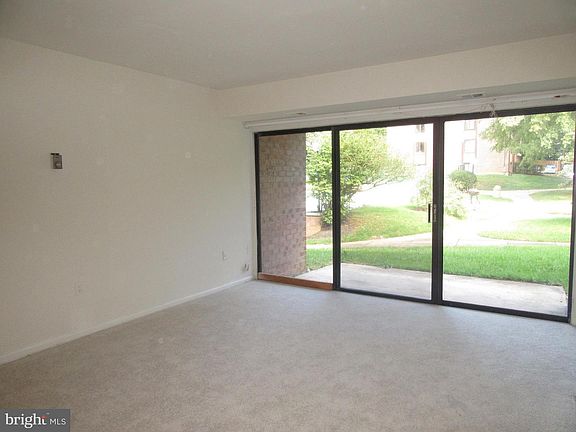 3rd image of 9718 Kingsbridge Dr APT 002