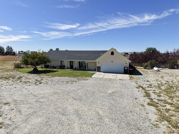 3rd image of 455 Blakeland Dr