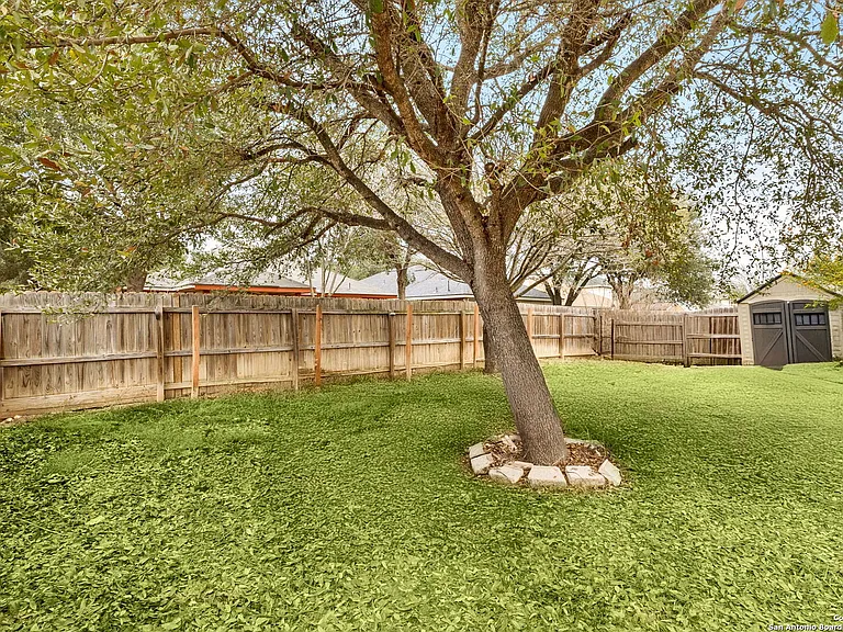 7403 Concerto Dr — Photo 25