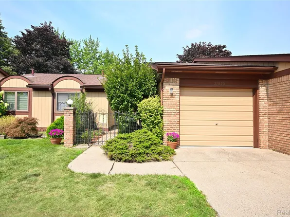 27820 Hollywood Blvd, Warren, MI 48093