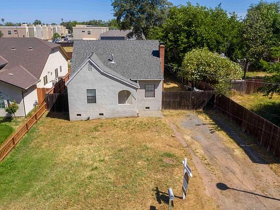 5th image of 2229 Roanoke Ave