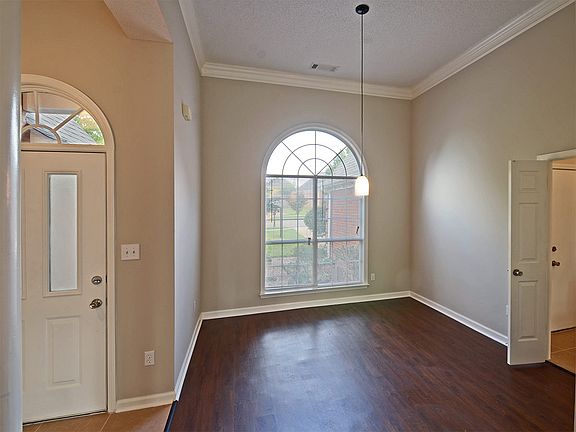 2nd image of 7611 Parkmont Ave
