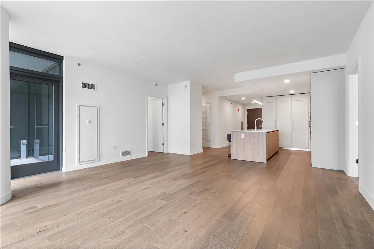 2 bed, 1400 sqft, $6,000 — Photo 3