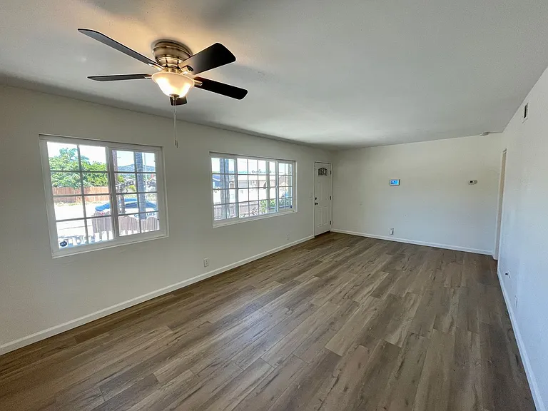 839 N Midway Dr — Photo 5