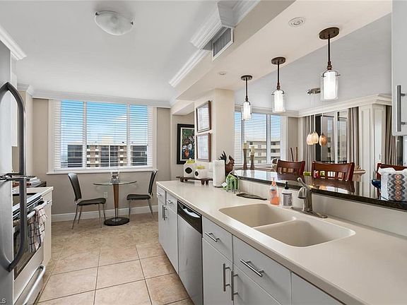 4th image of 17 Bluebill Ave APT 1001