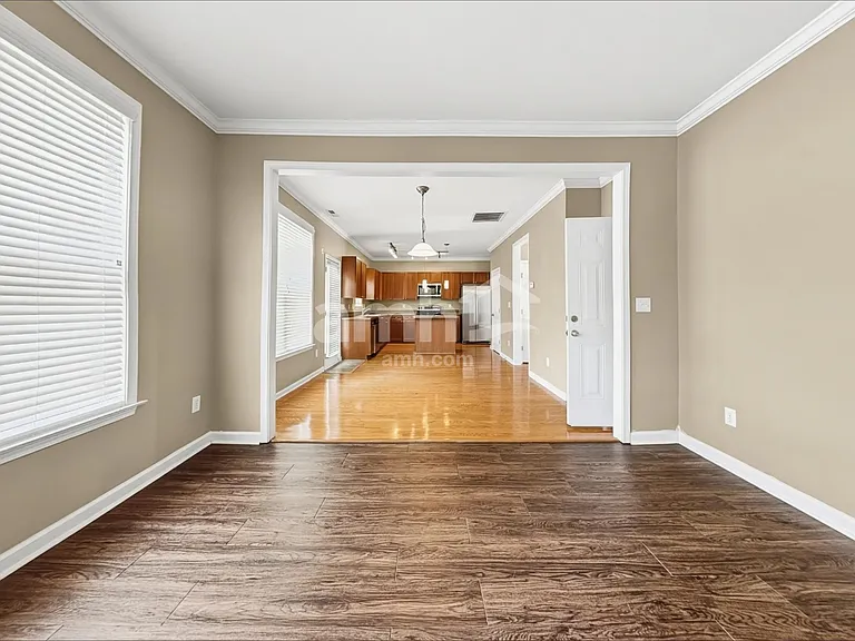 317 Collinsworth Dr — Photo 7