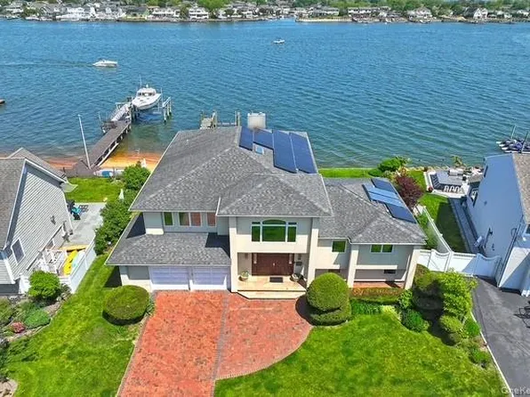 69 Ocean Avenue, Massapequa, NY 11758