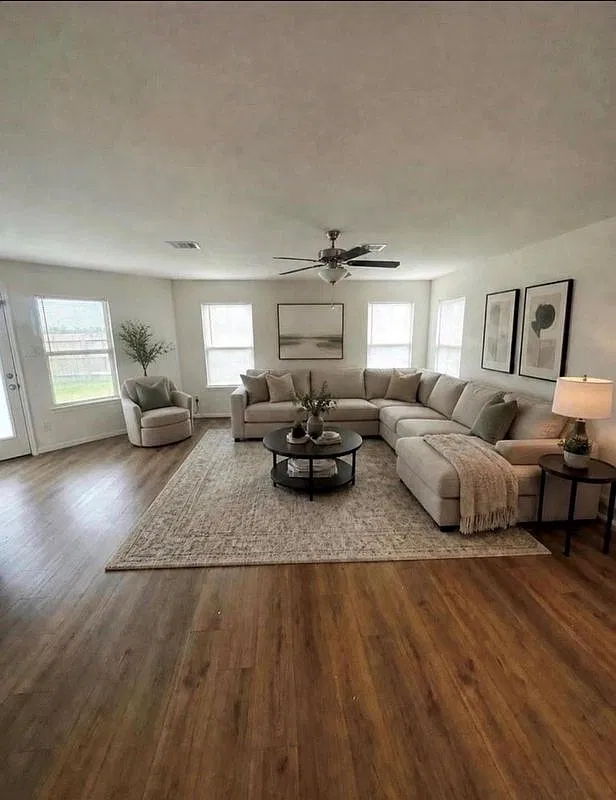 4 bed, 2.0 bath, 1983 sqft, $2,150 — Photo 1