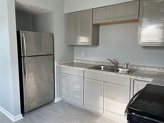 2nd image of 280 Sunset Dr #B