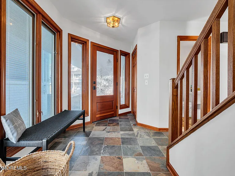 475 Long Ave — Photo 6
