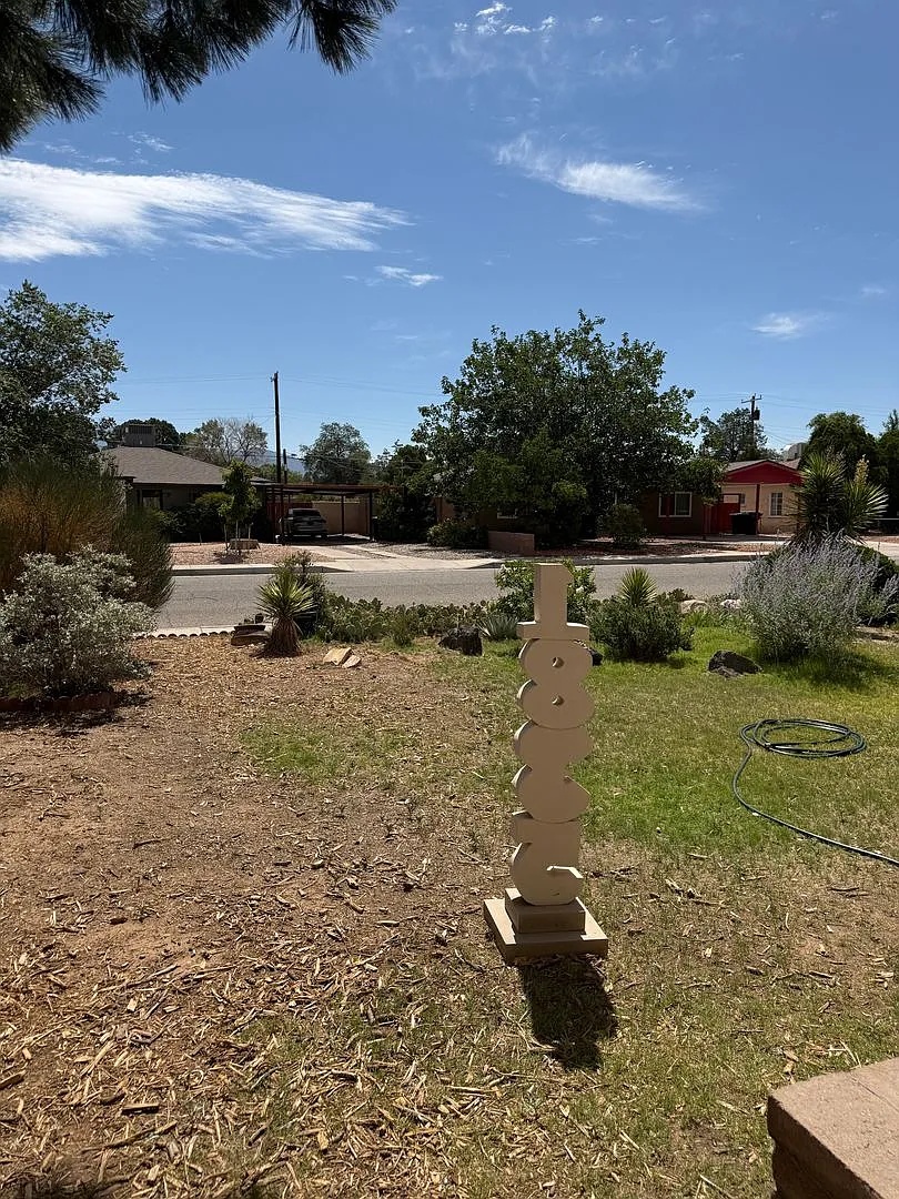 Beautifully cared for 2 bed 1 bath home located in NE Heights in Albuquerque. — Photo 2